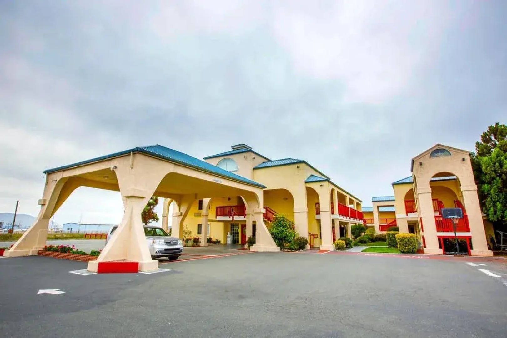 Quality Inn & Suites Redwood Coast