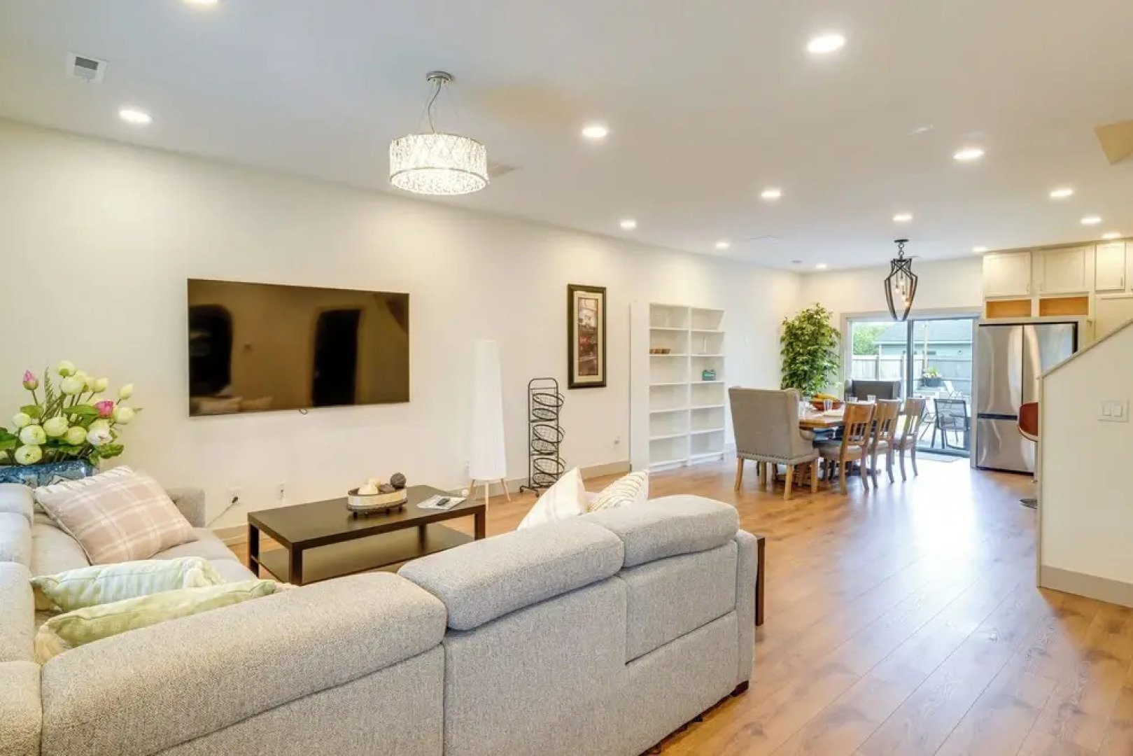 1 Mi to Downtown: New Albany Home w/ Yard