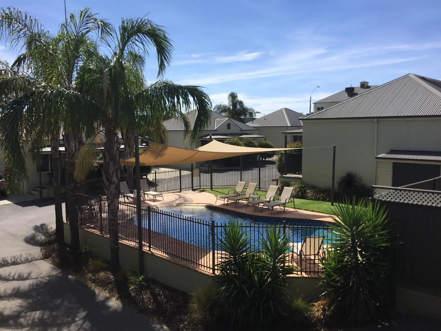 Bridges on Meninya Motel & Apartments