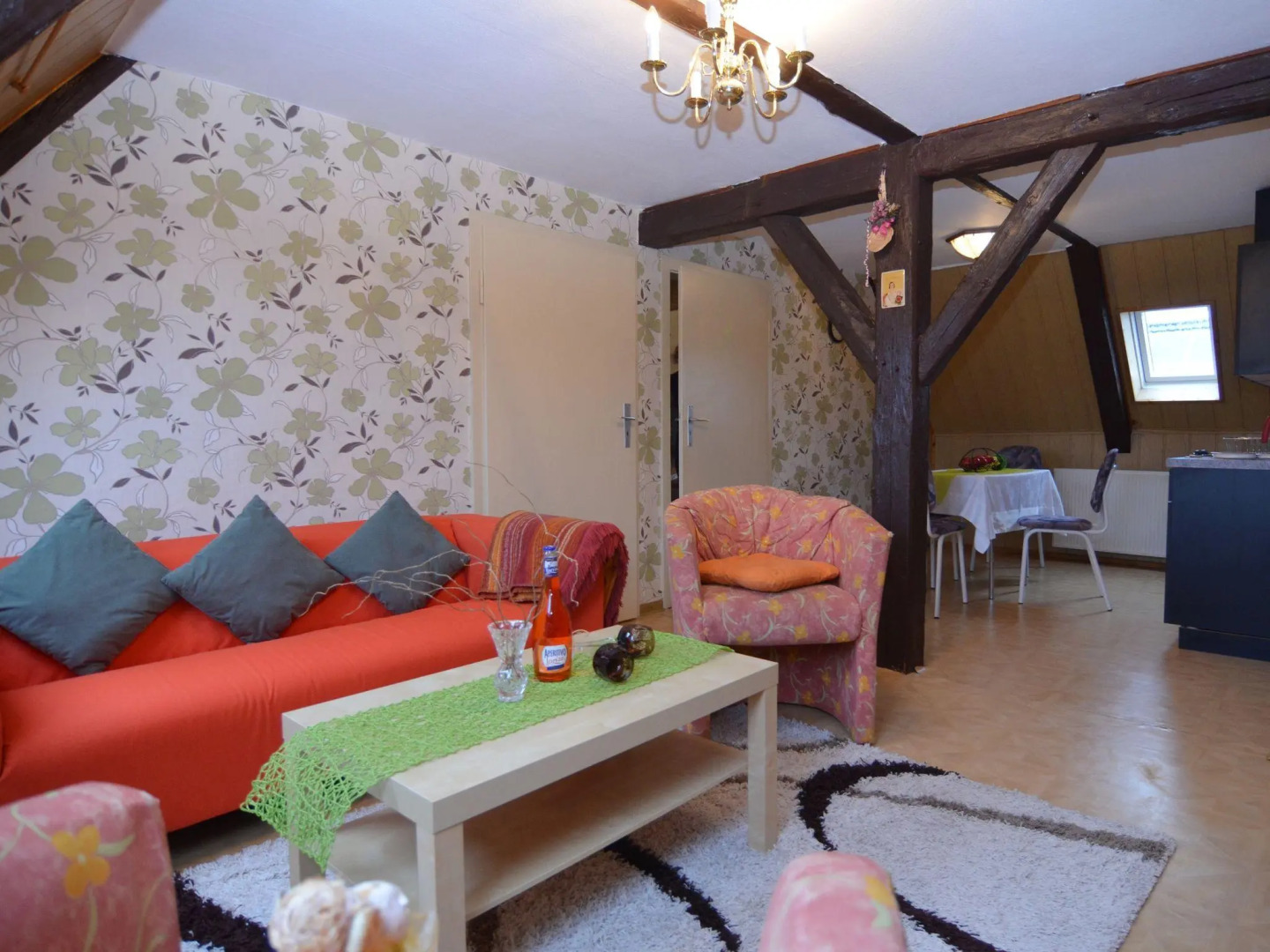 Large holiday home - two living areas, quiet location, big garden, grilling area