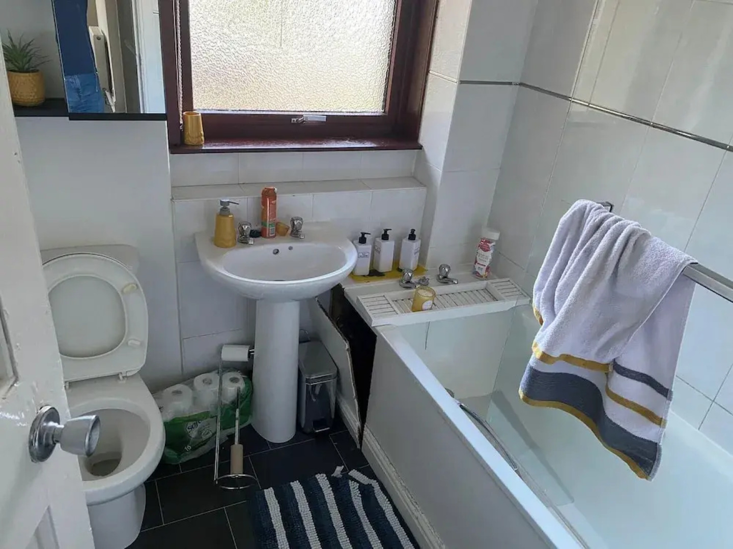 6 Guests - Parking - Patio - Near Coast