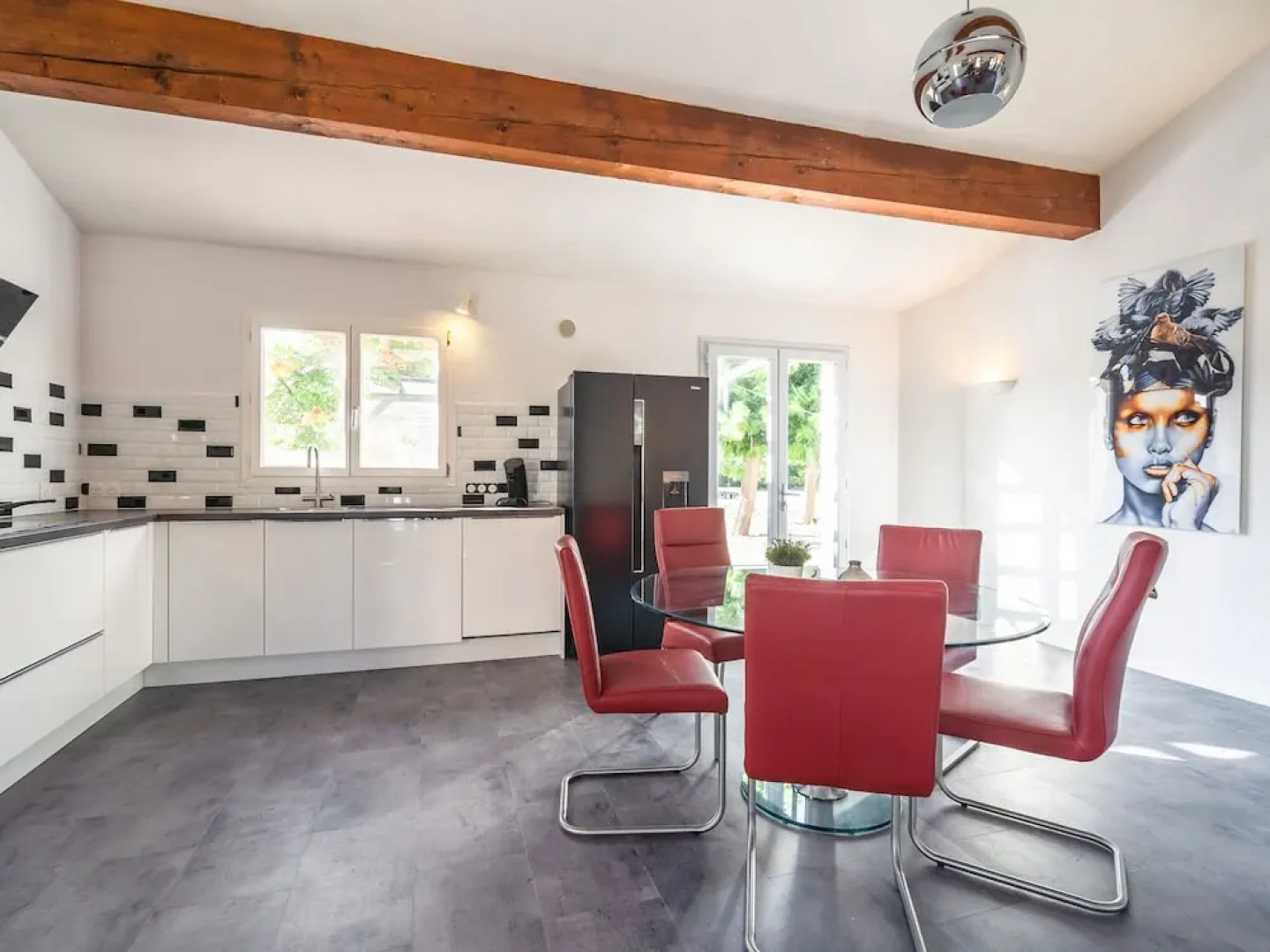 Lavish Villa in Pouzols-Minervois with Jacuzzi