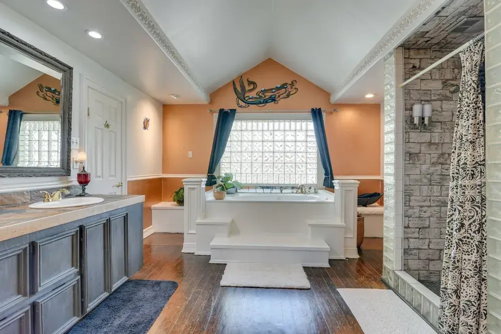 Texas Escape w/ Private Pool, Grill & Balconies!