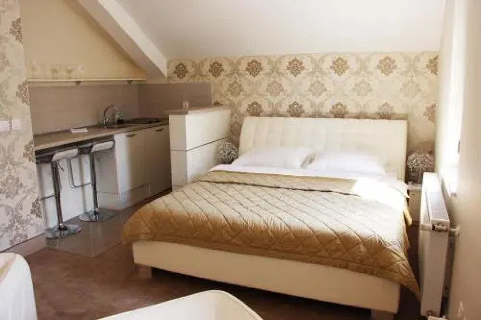 Wing Club Apartments