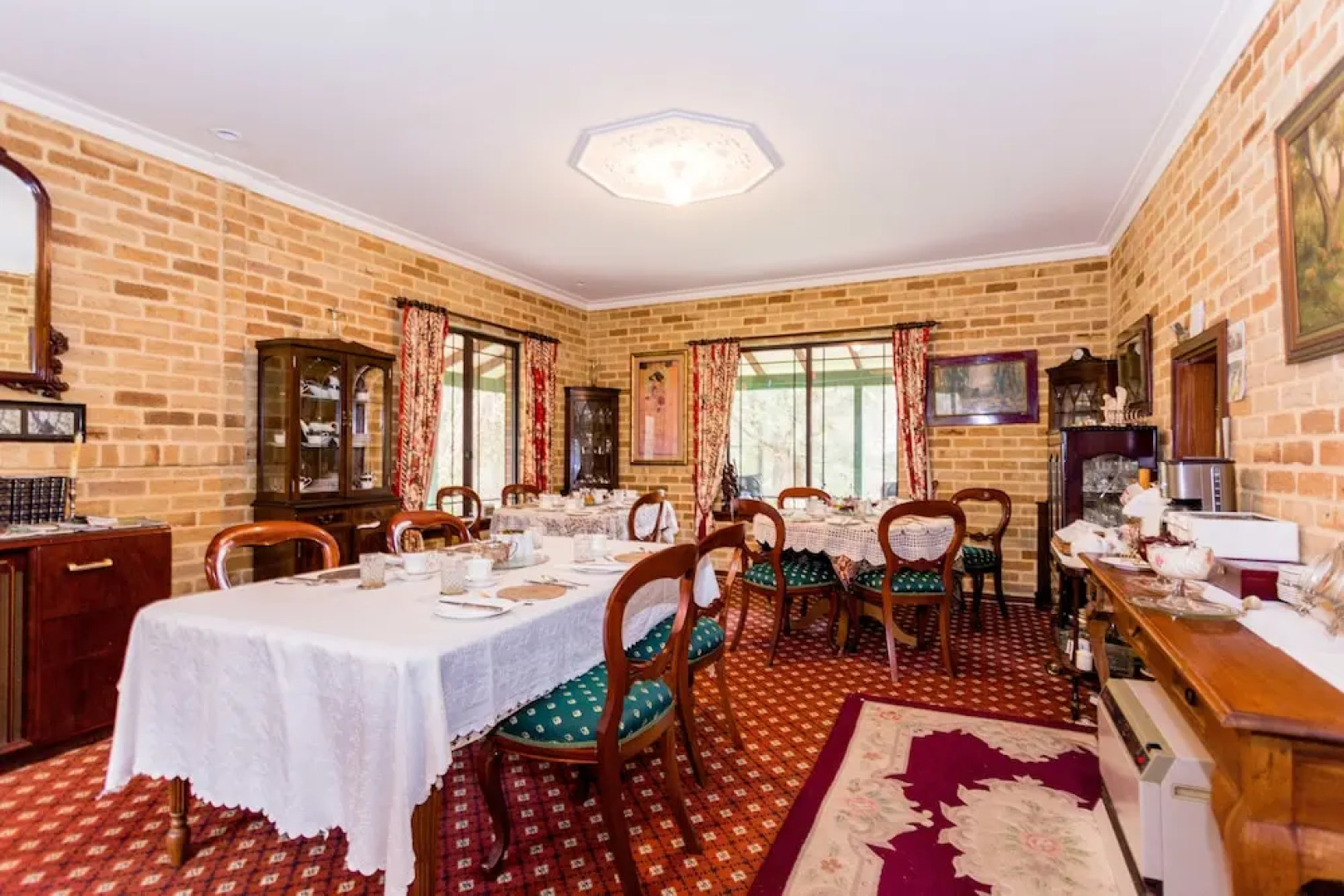 Albany's Big Grove Bed & Breakfast