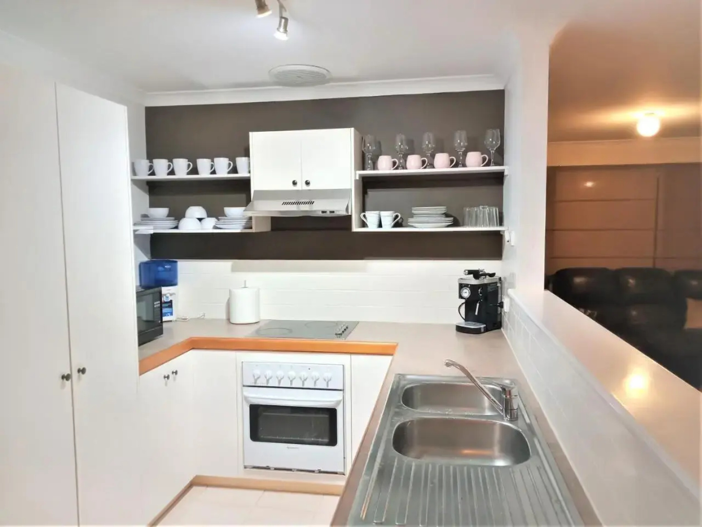 2BR luxury house close to CBD