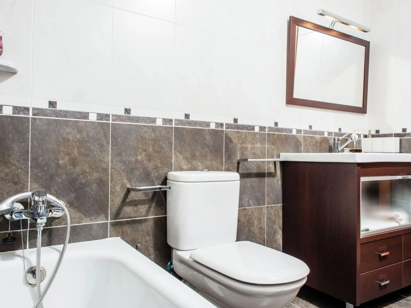 Pretty Holiday Home in Sant Pere Pescador With Swimming Pool