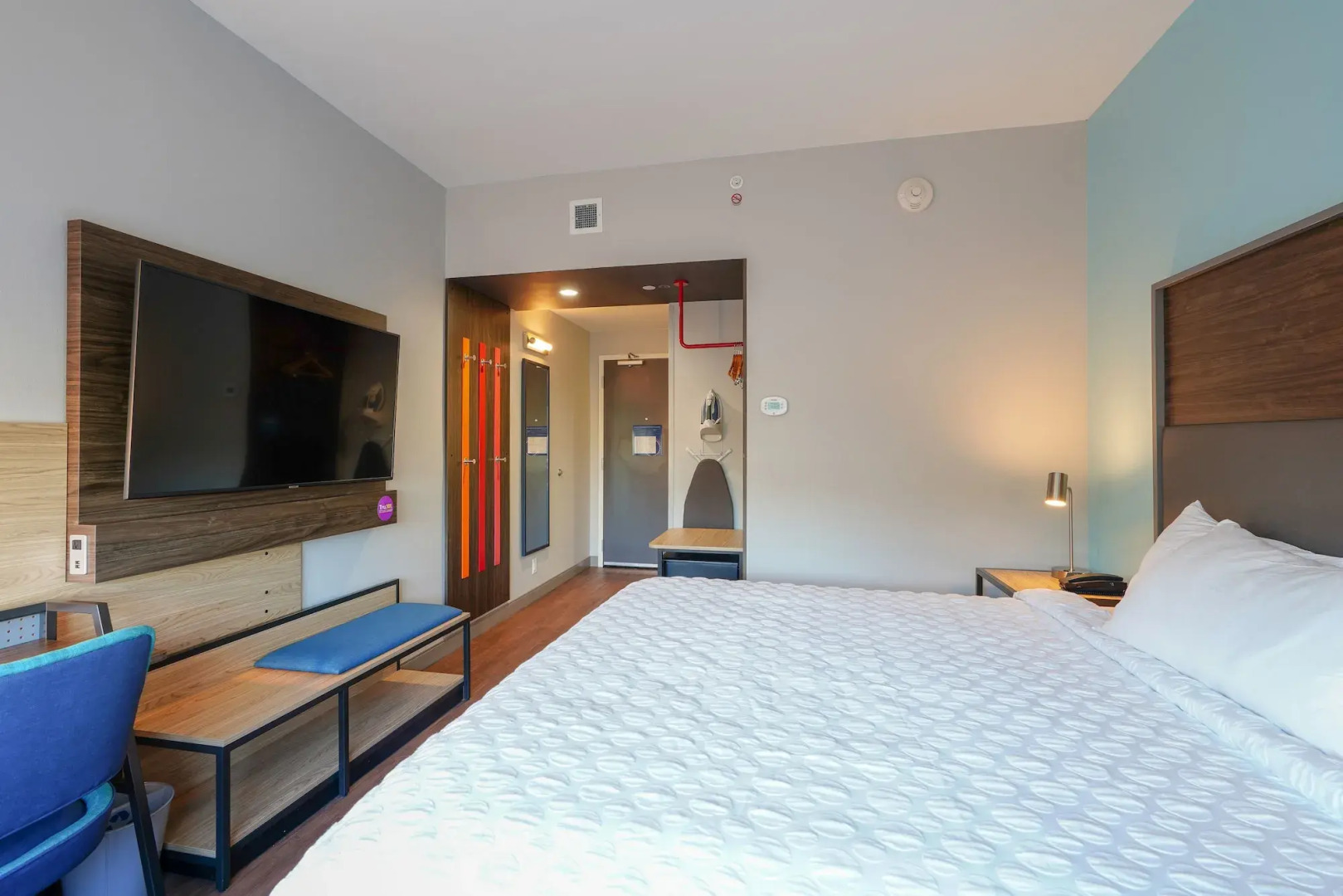 Tru by Hilton Lake City