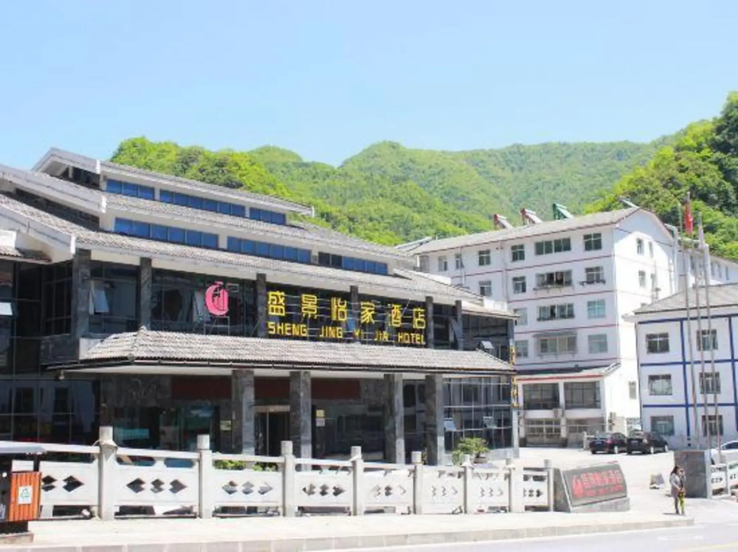 Shengjing Yijia Hotel