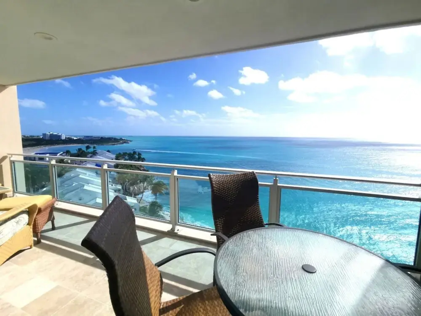 *The CLIFF_ BEACHFRONT and LUXURY MODERN UNIT* C2