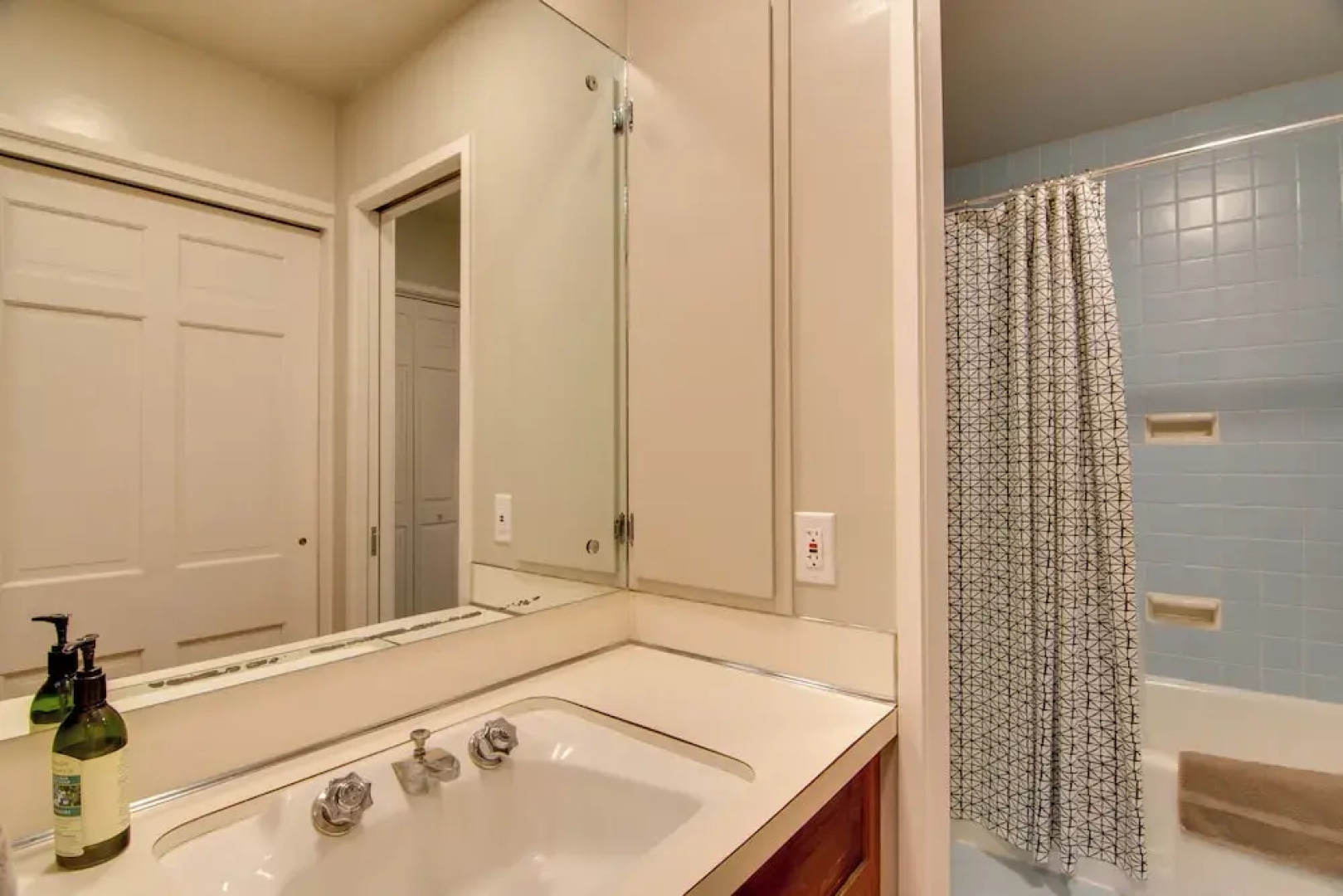 Chic Boulder Mountain Home w/ Hot Tub + Views