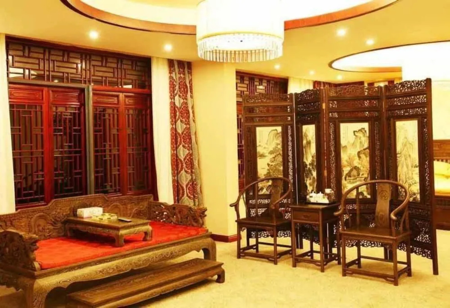 By The Peach Blossom Pool Holiday Hotel