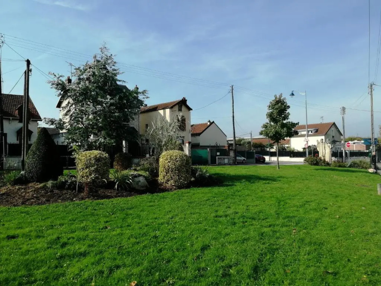 LOUE MAISON ENTIÈRE PROPRE ! Endroit calm, à 5 minutes gare mantes la jolie