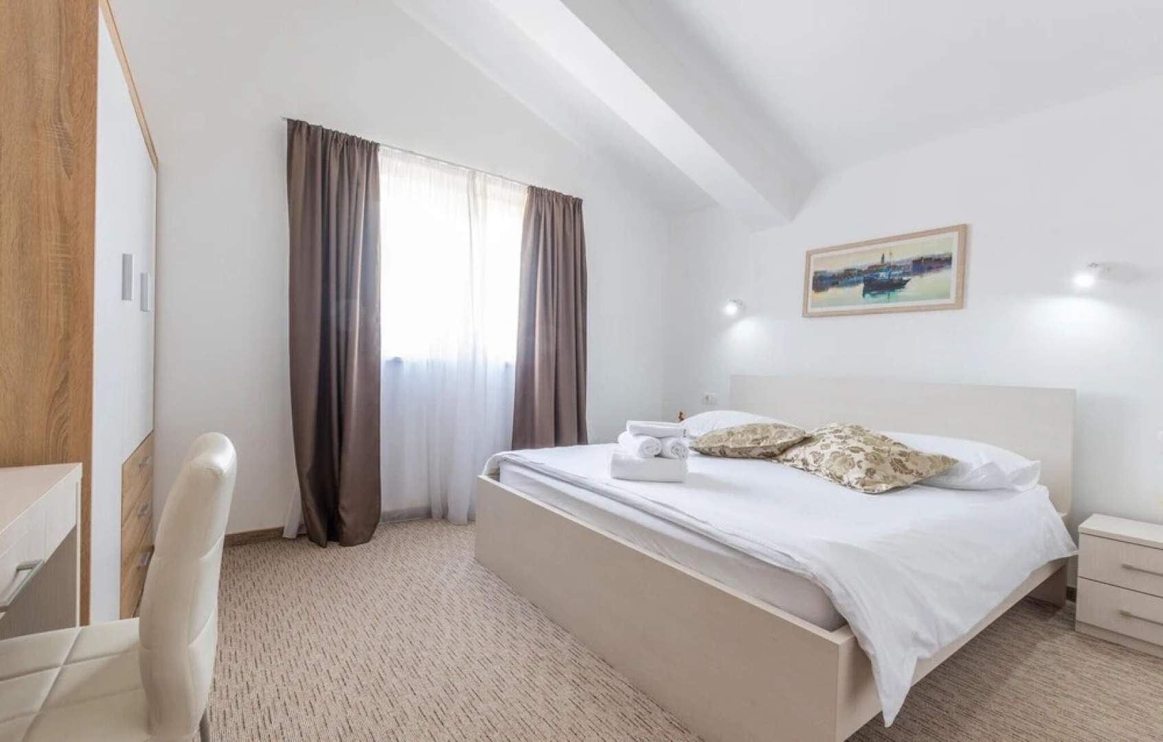 Amazing Home in Mravince With Sauna, Wifi and 9 Bedrooms