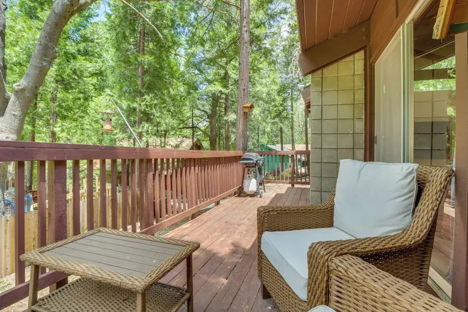 3 Mi to Lake Arrowhead: Cabin w/ Furnished Deck!
