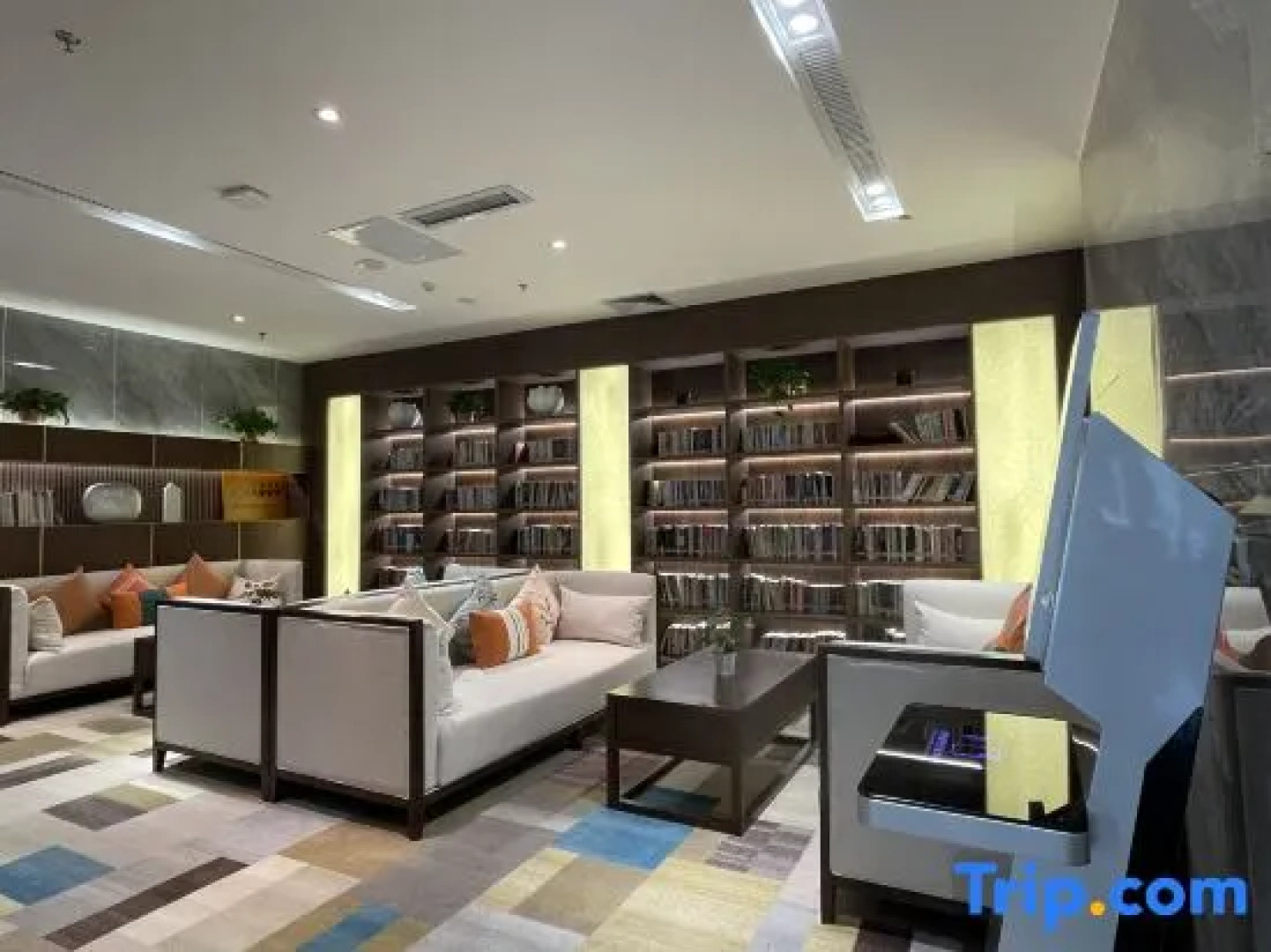 Qingcheng Lotus Hotel (Hohhot East Station Branch)