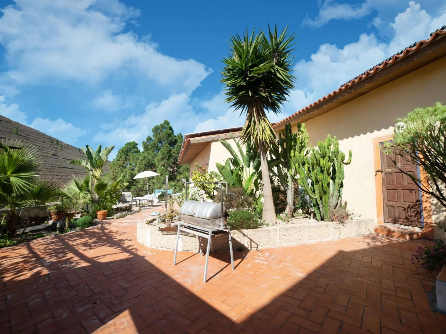 Appealing Holiday Home in La Escalona With Mountain Views