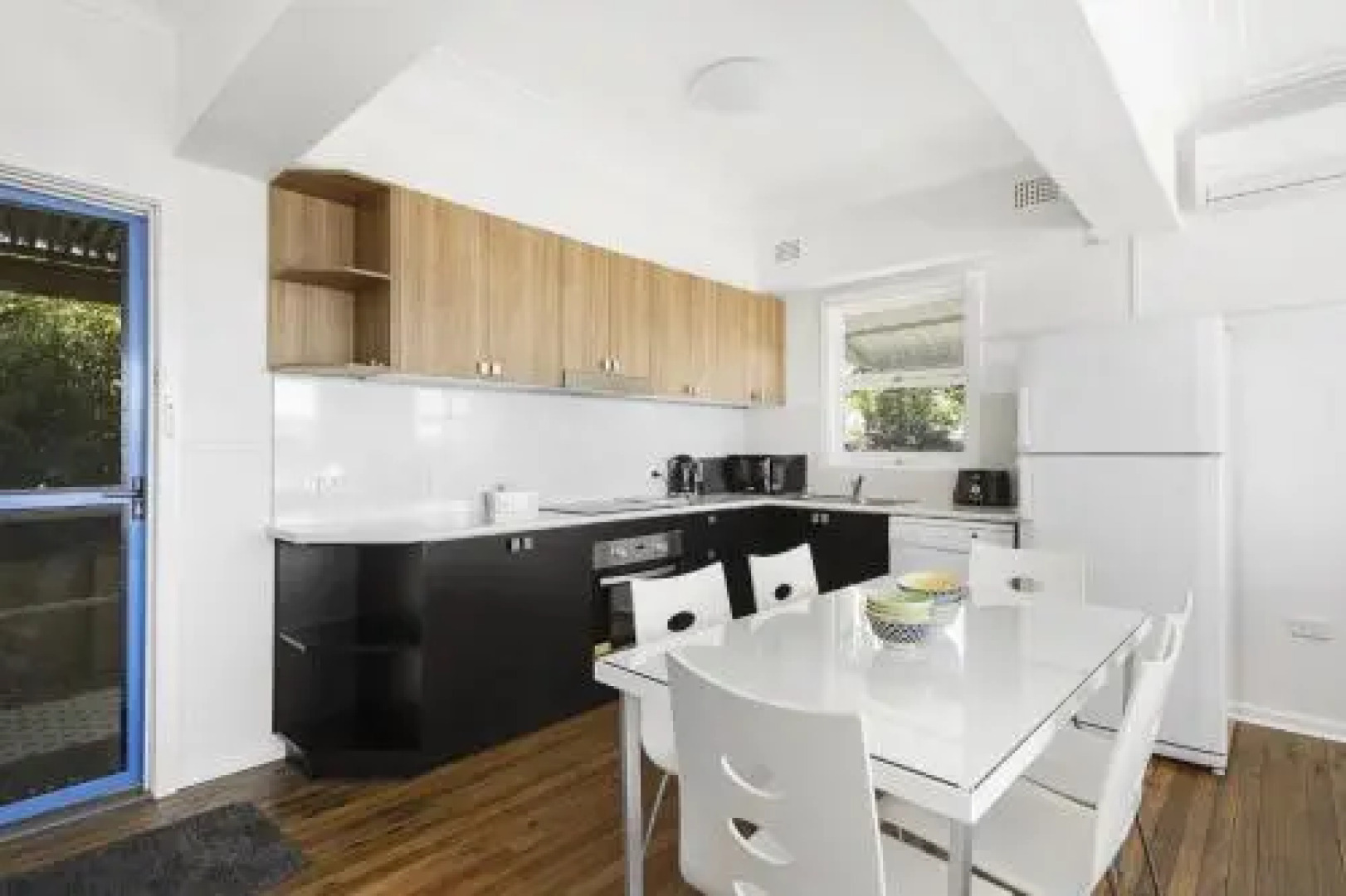 Whitecaps, 26 East Street