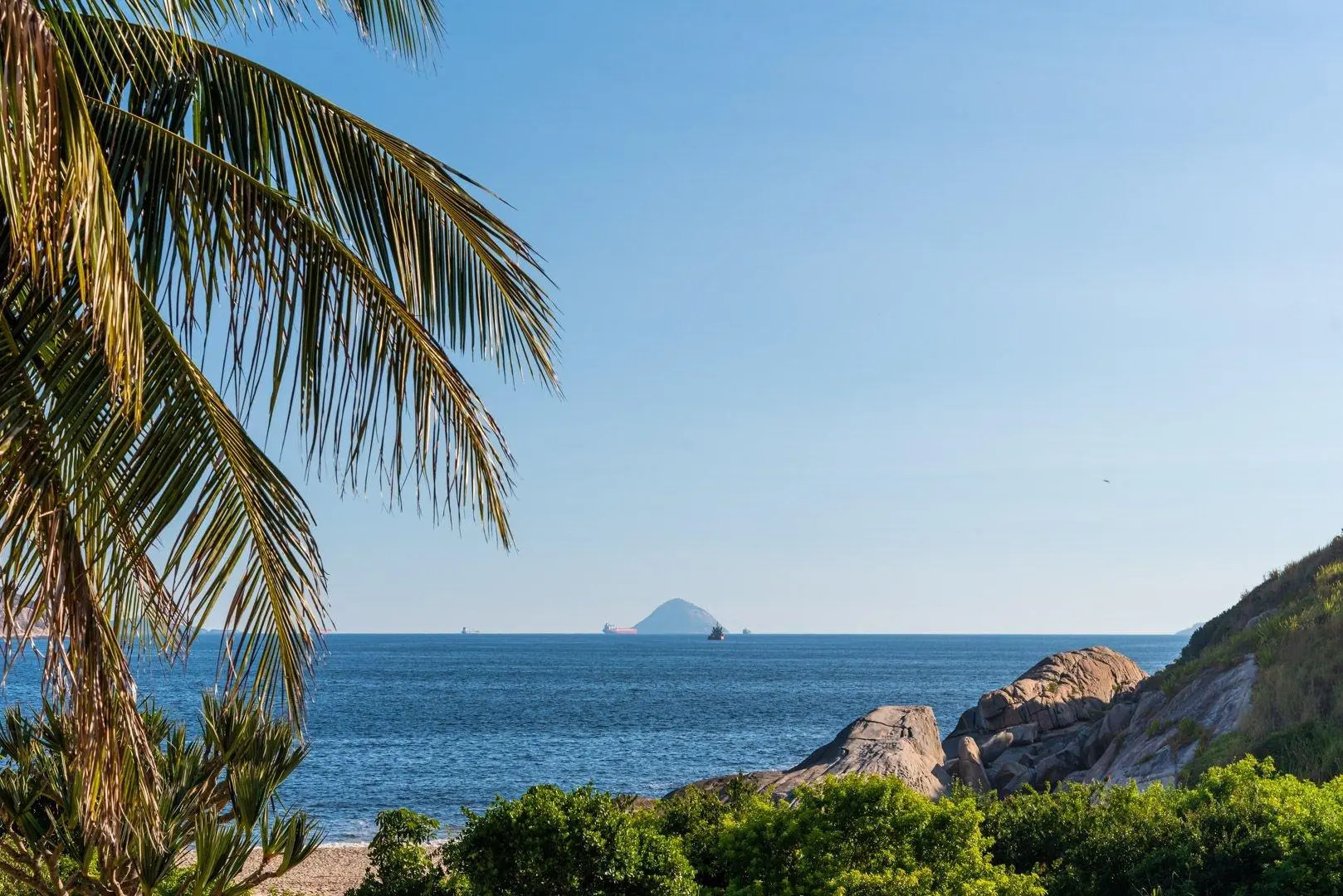 Frente-mar com 2Qtos em Camboinhas | GMO 1153/207