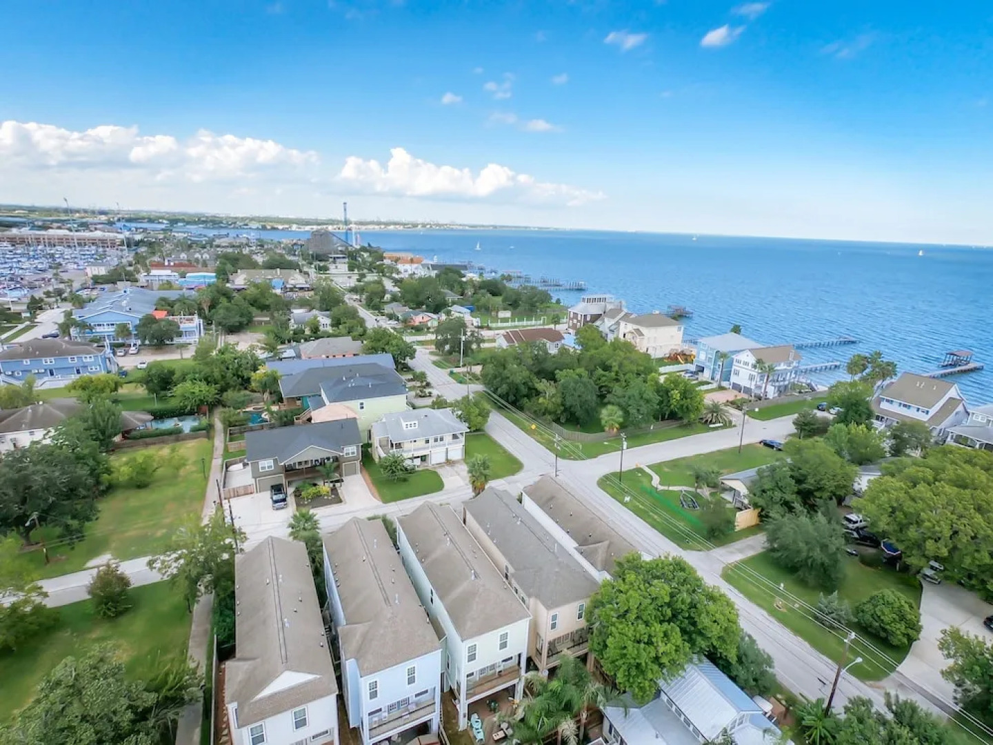 Spacious Kemah Boardwalk Townhome