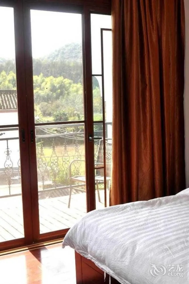Wuyuan Huayuan Mountain Villa