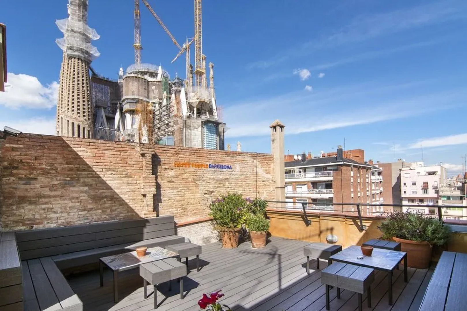 Happy People Sagrada Familia