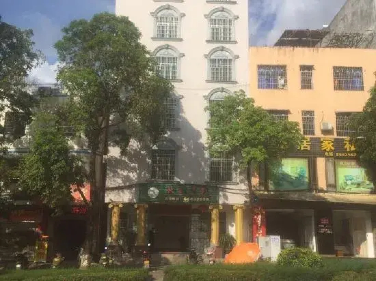 Wuzhishan Qiuguang Hotel