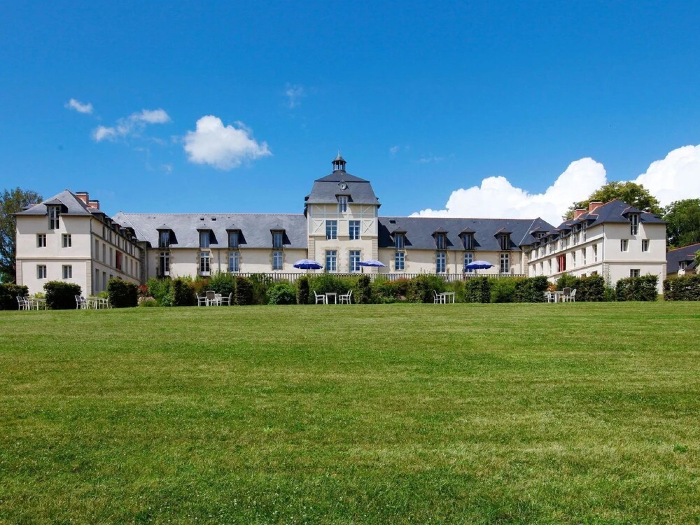 Snug Apartment in a 17th Century Castle in a Breton Village