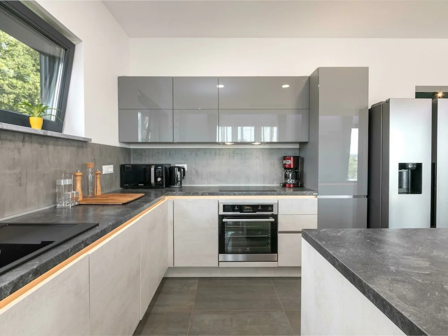 Villa With Swimming Pool, Play Area, Volleyball Court, Table Football, 8 km From Labin