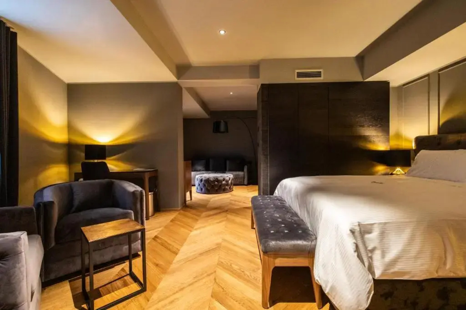 DAM boutique hotel & restaurant