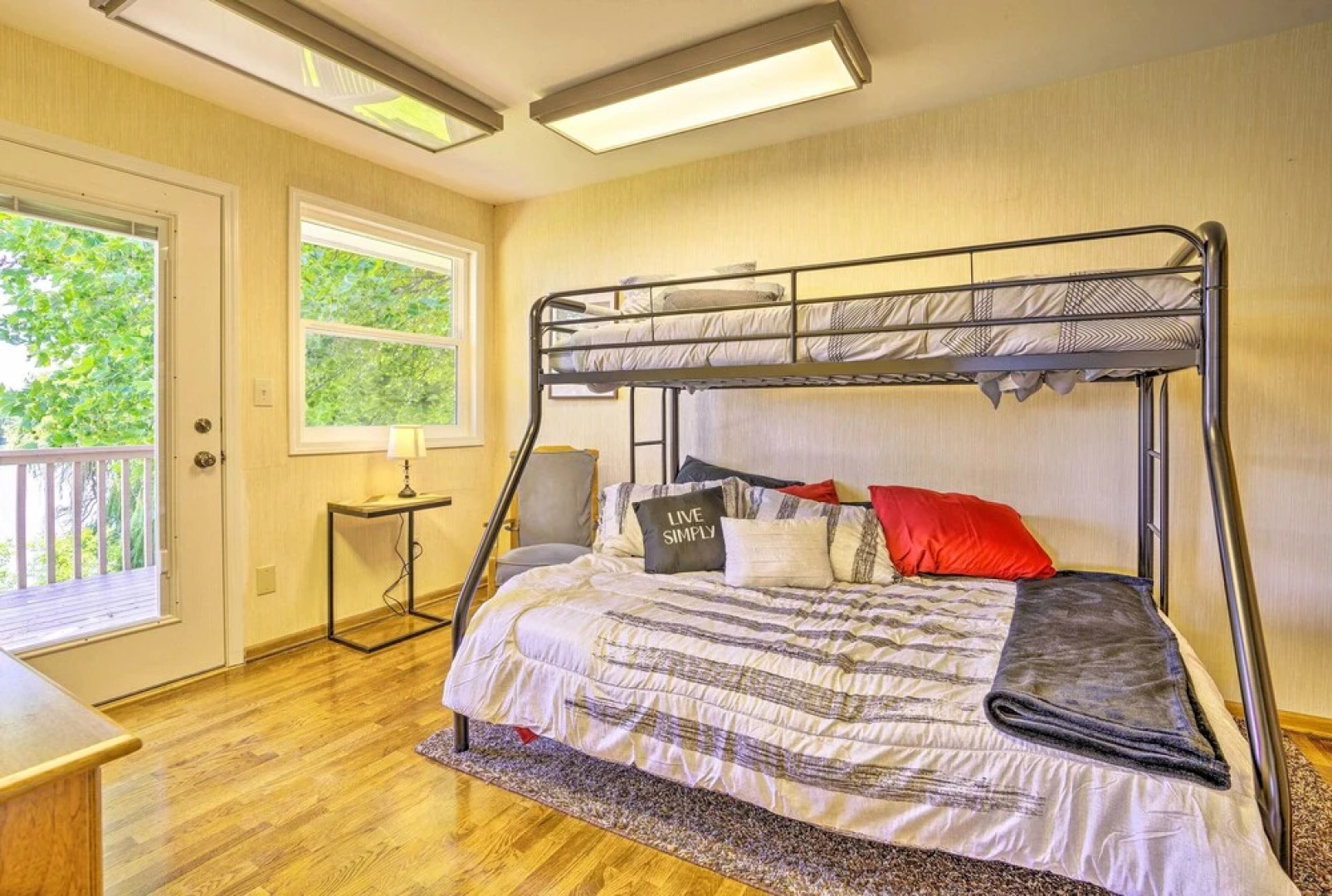 Lake House w/ Hot Tub - 1 Mi to Surf 'n Slide