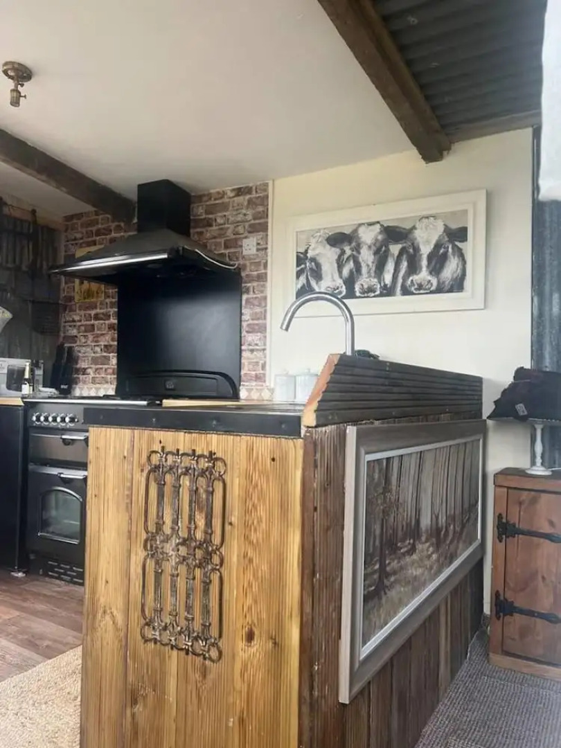 Bridie Rose - hot tub Extra Charge Exotic Animals