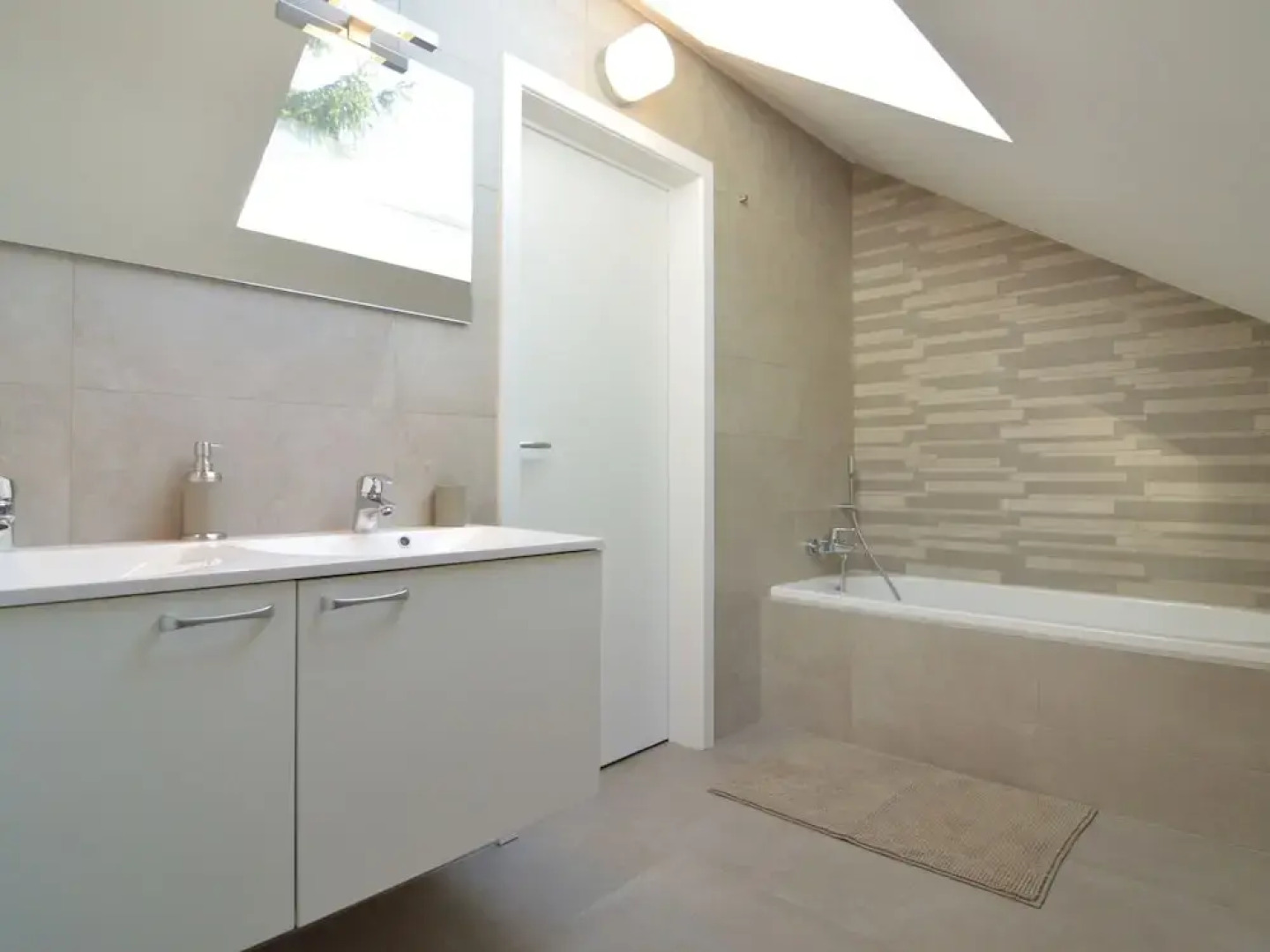 Large Holiday Home in Waimes With a Garden