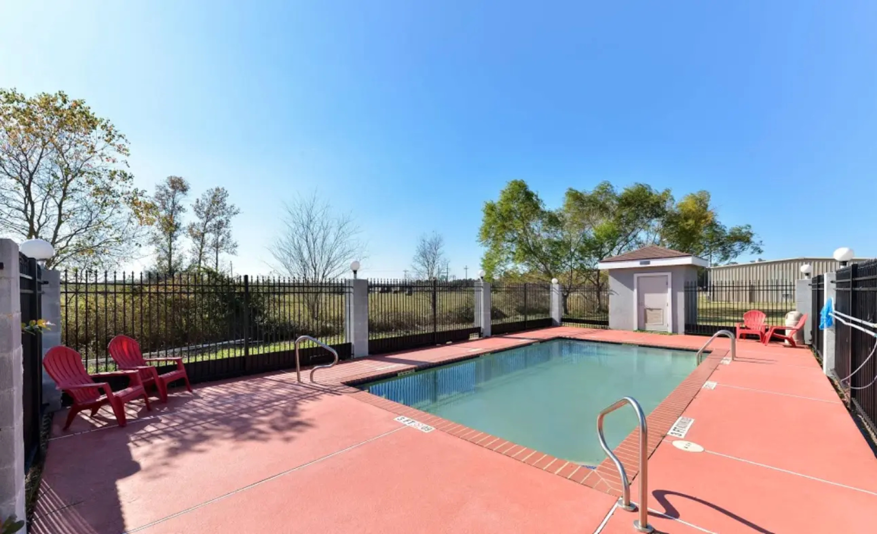 Americas Best Value Inn & Suites Winnie