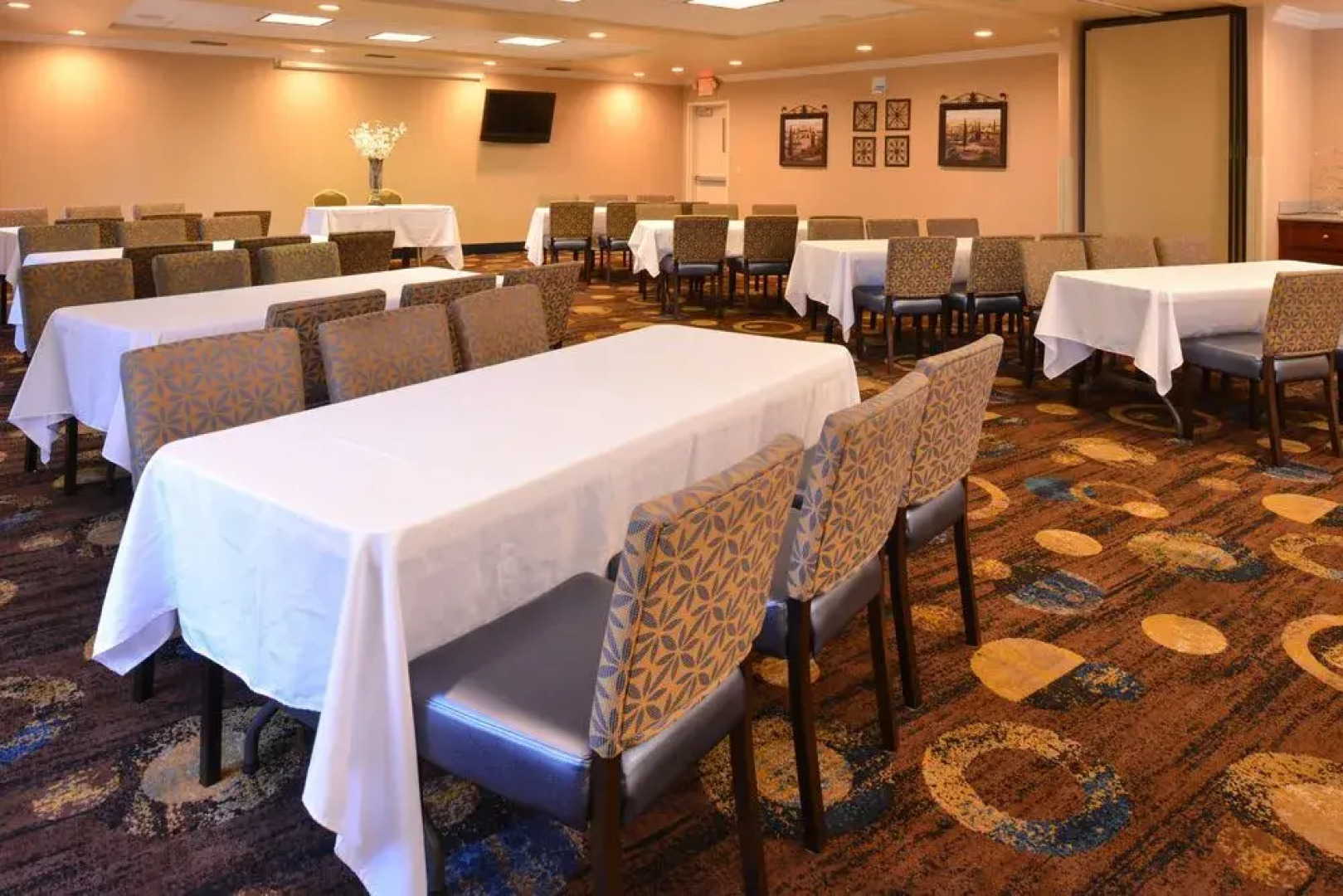 Holiday Inn Express & Suites Lathrop