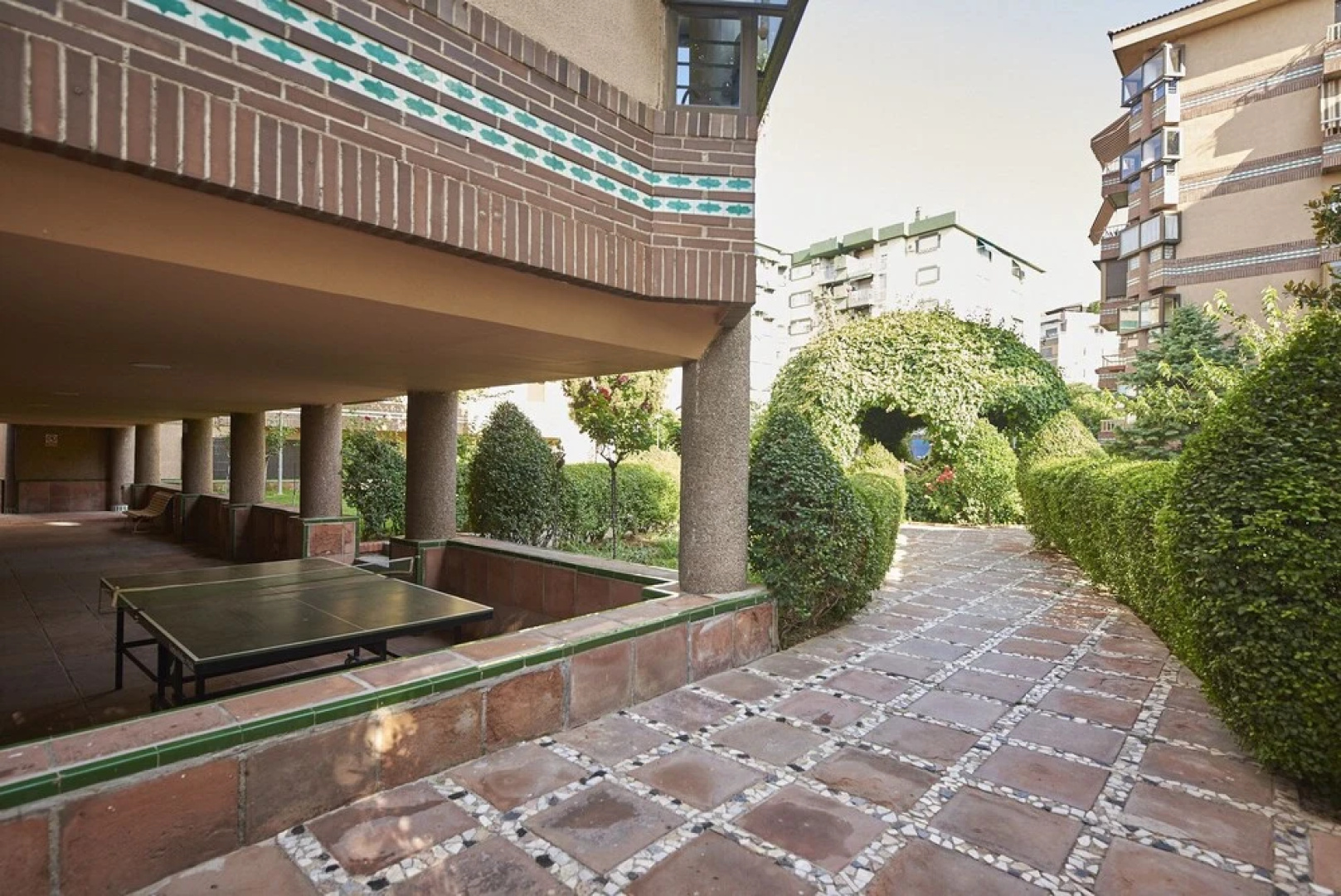 EnjoyGranada CONGRESS Pool and Parking