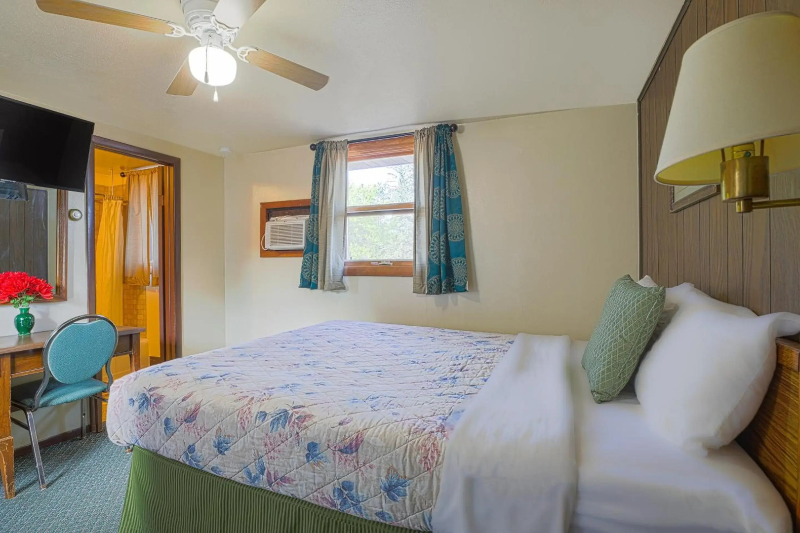 Love Hotels Silver Street by OYO at Hurley WI