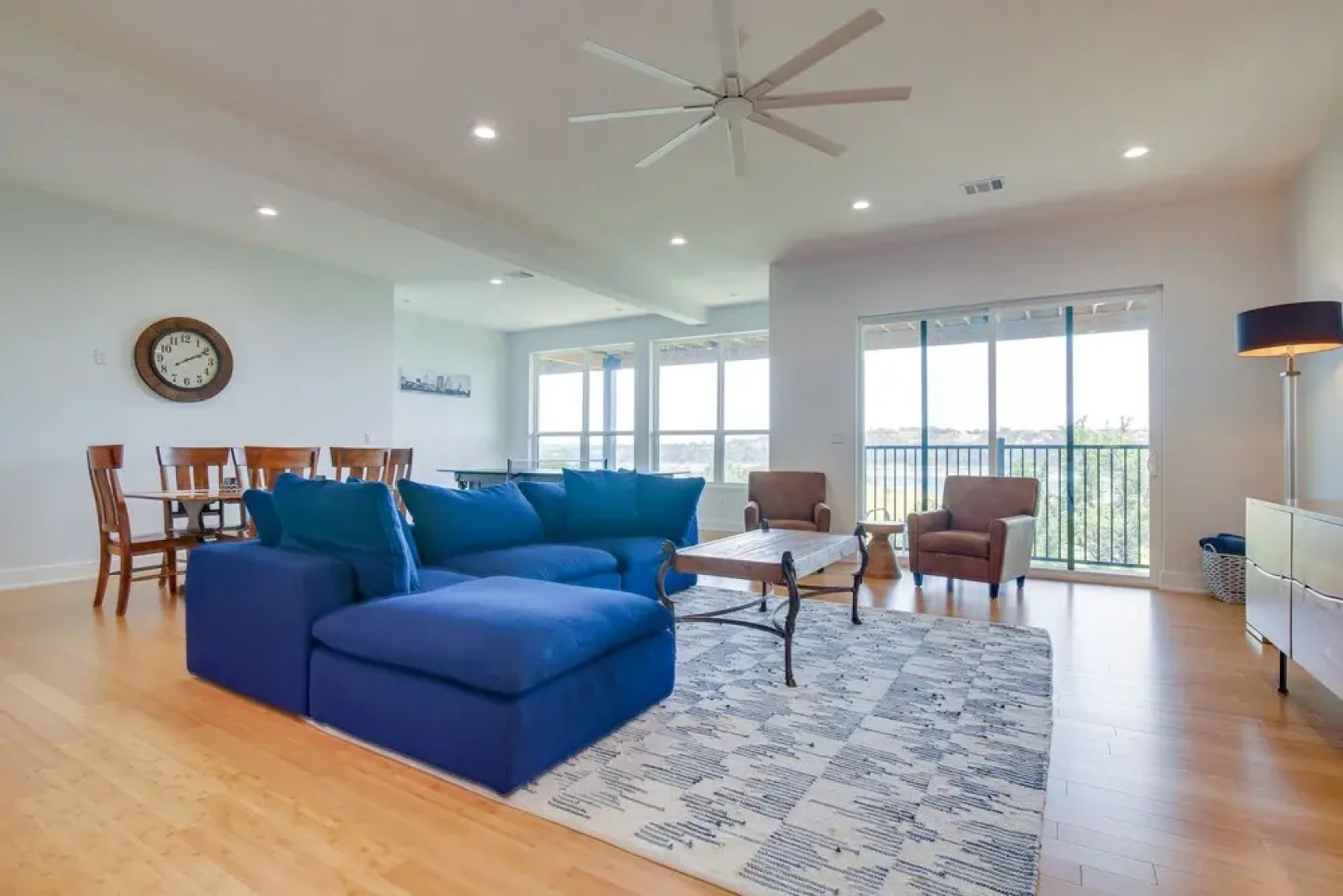 Lago Vista Condo w/ Game Room, Deck & Water Views!