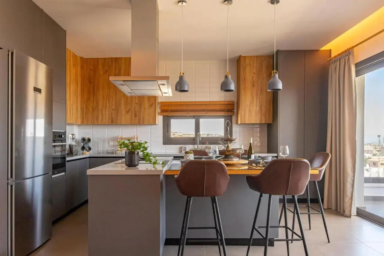 Eagles Nest- 2BR stylish, free park, Netflix