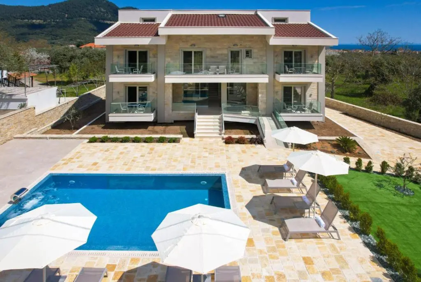 Supreme Luxury Suites