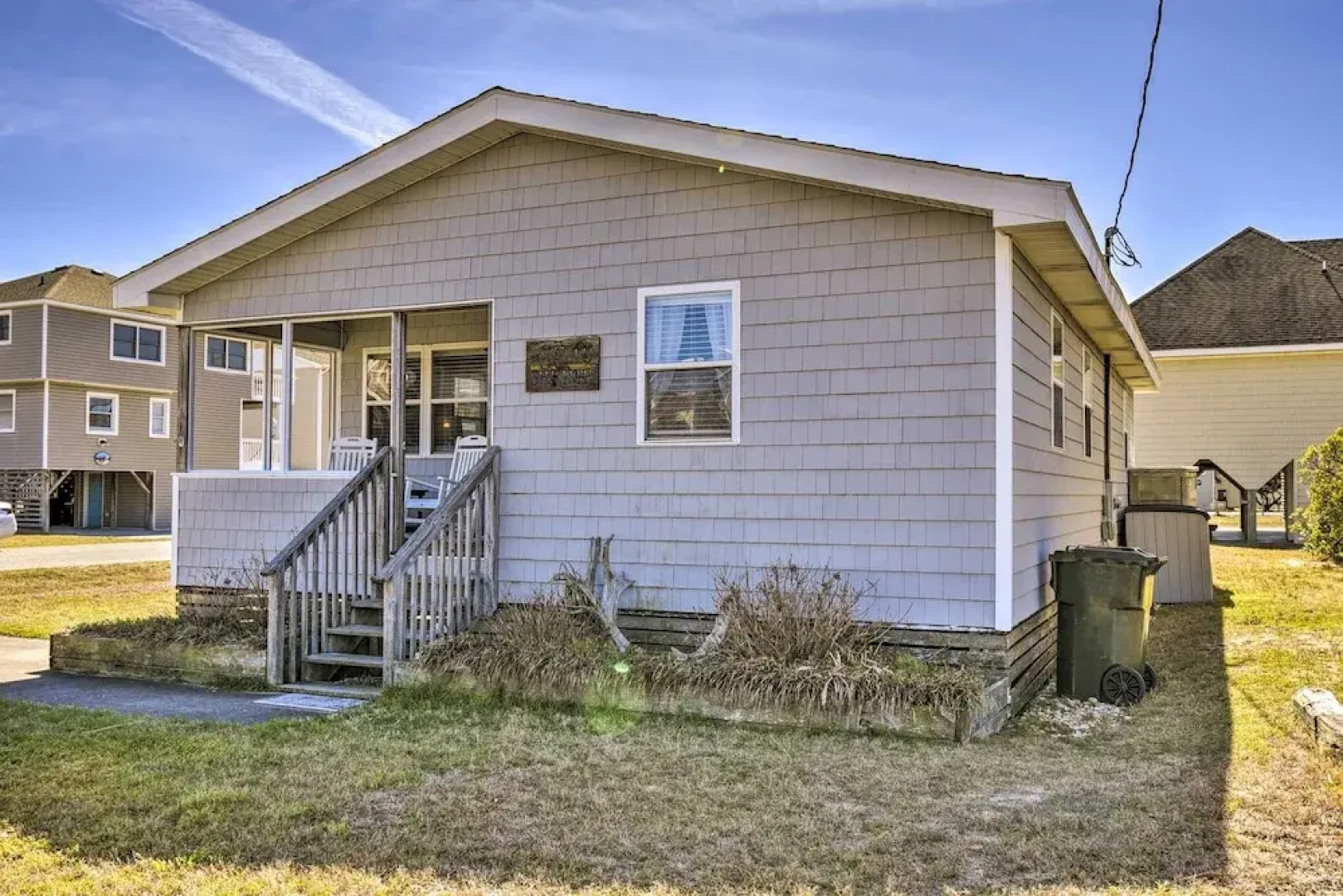Nags Head Cottage: Screened Porch, Walk to Beach!