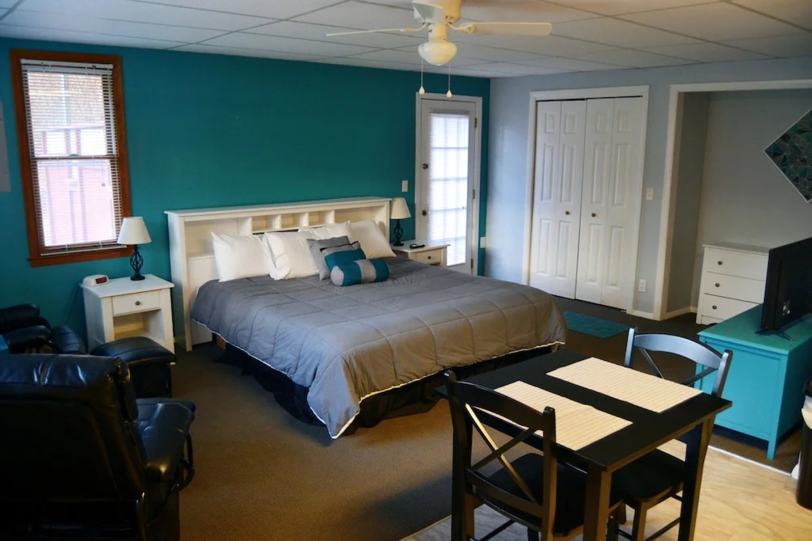 The Chalet Motel & Apts