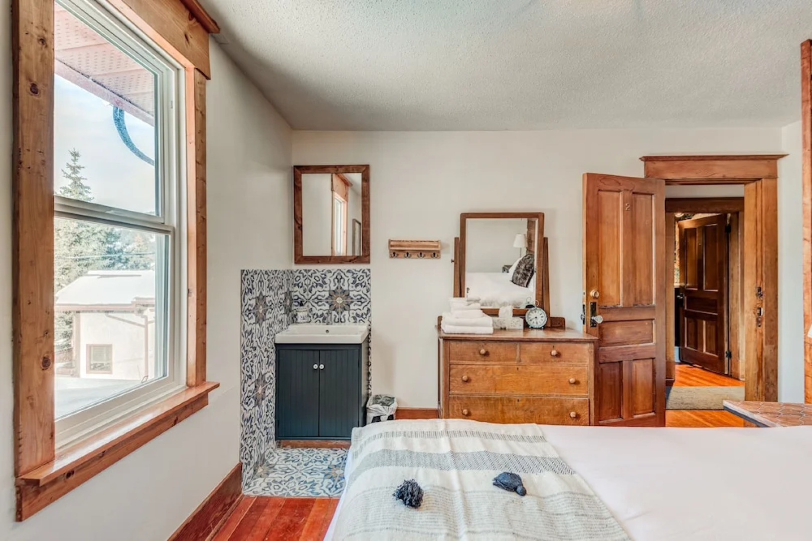 Rocky Mountain House - Sleeps 23