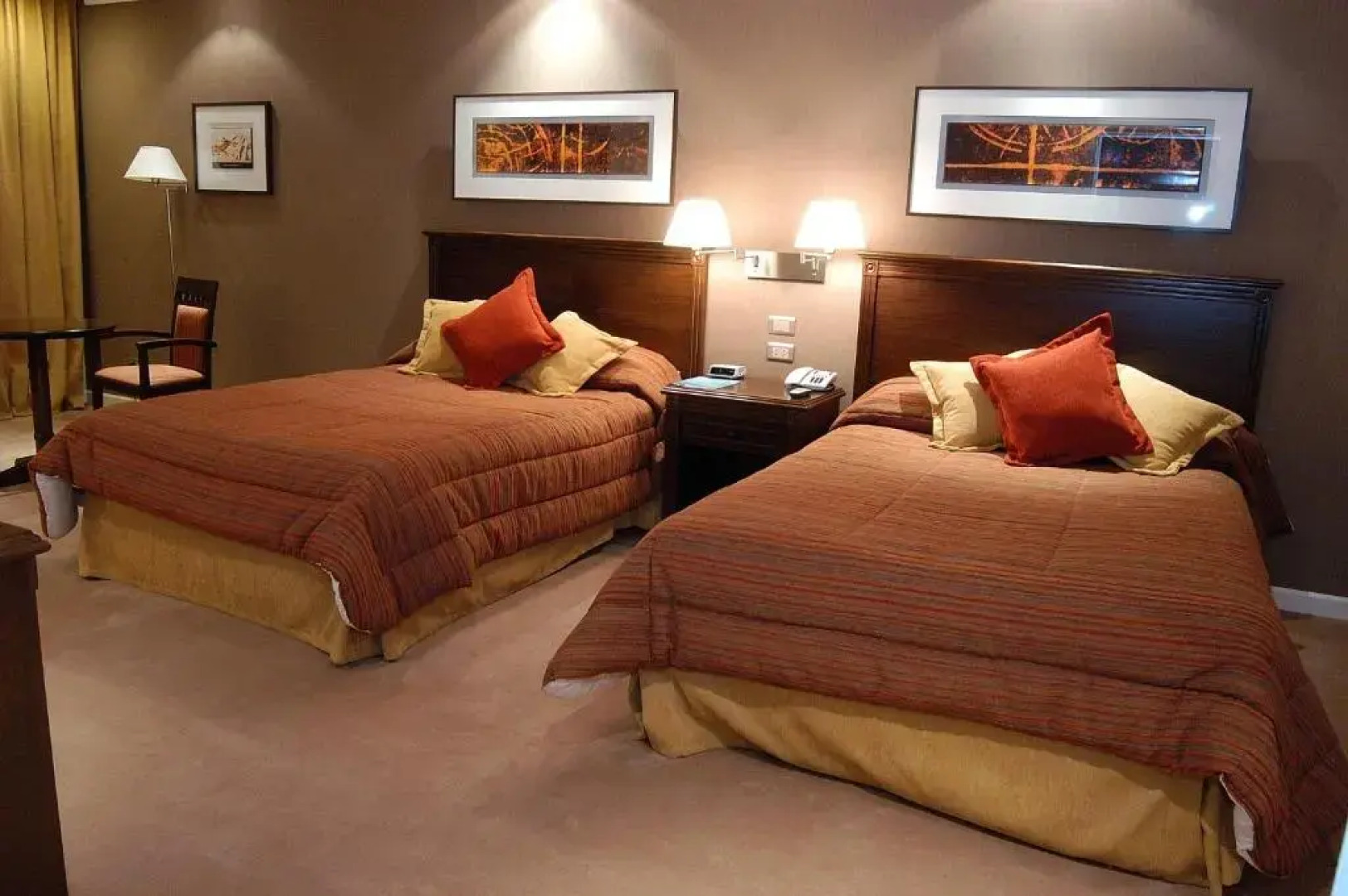 Howard Johnson by Wyndham Sierras Hotel and Casino