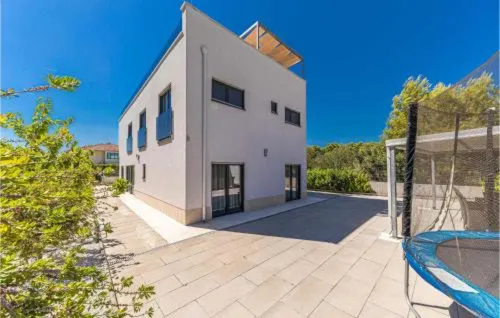 Five-Bedroom Holiday Home in Okrug Donji