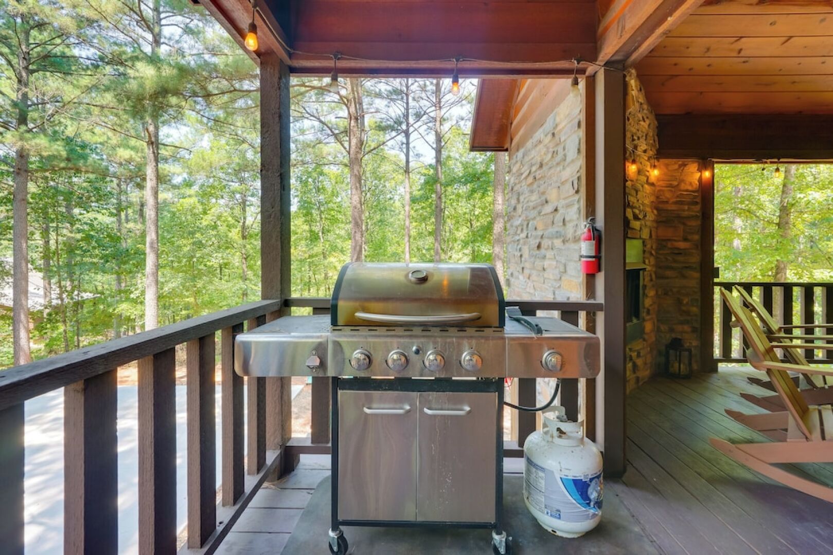 Broken Bow Escape w/ Hot Tub & Basketball Court!