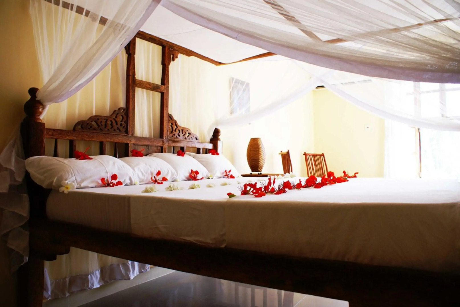 Moonshine Uroa Boutique Hotel