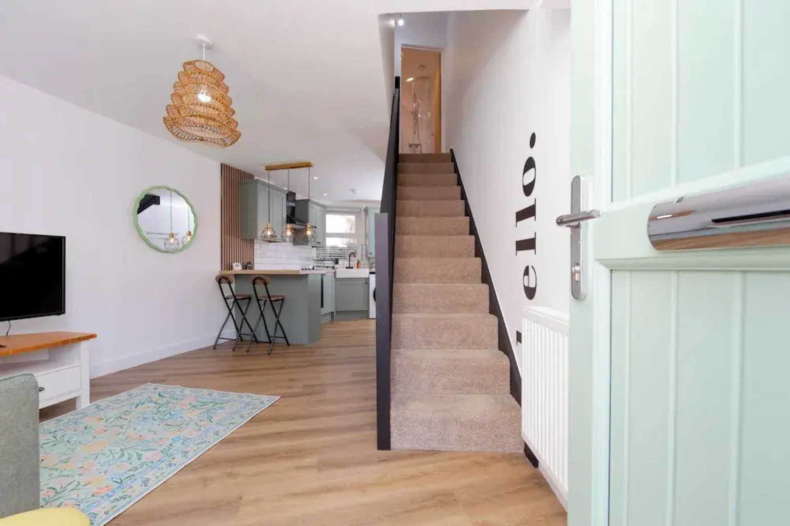 Cosy-cute Miner's Cottage on the Taff Trail