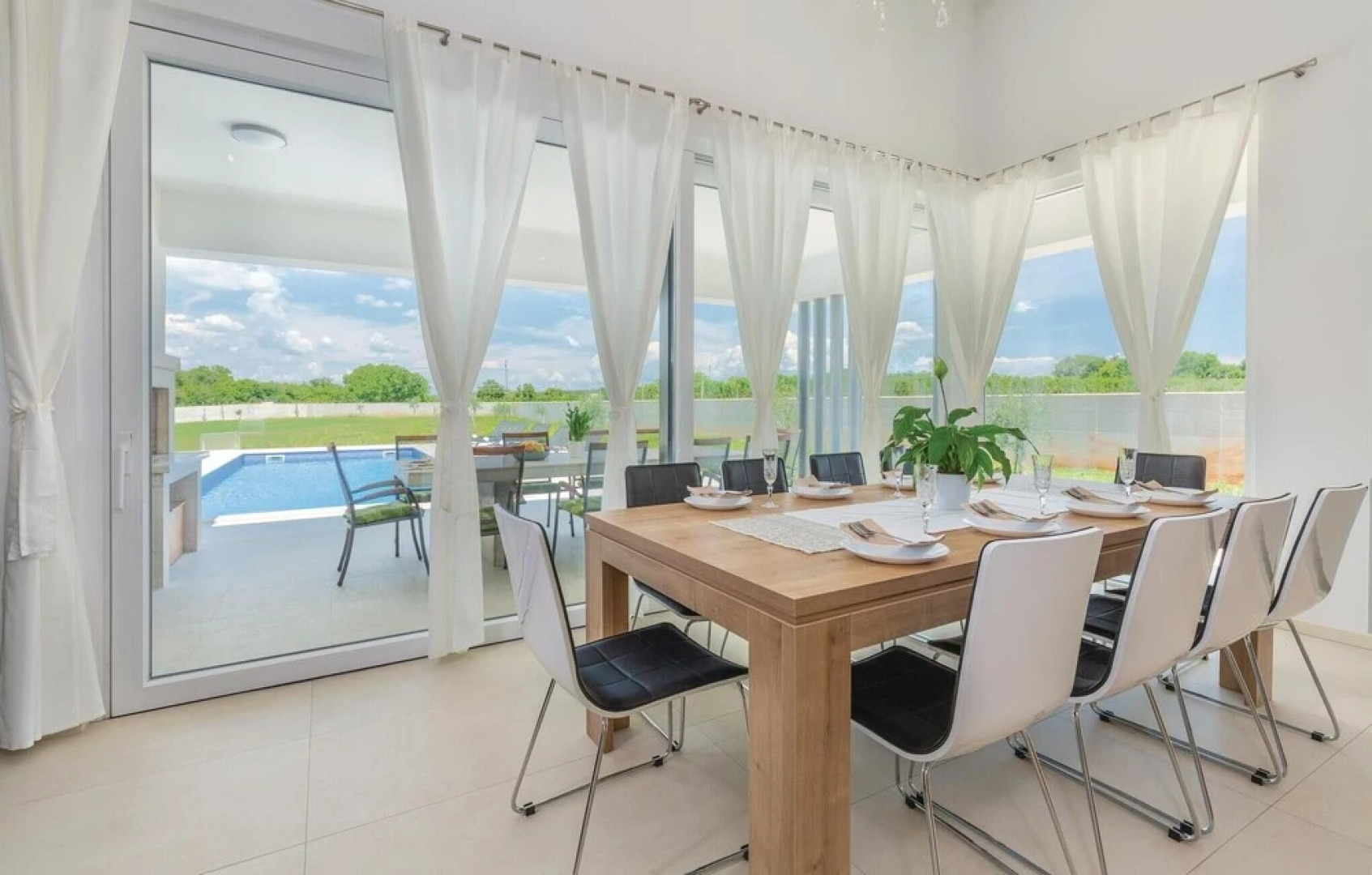 Stunning Home in Kujici With Sauna, Wifi and 5 Bedrooms