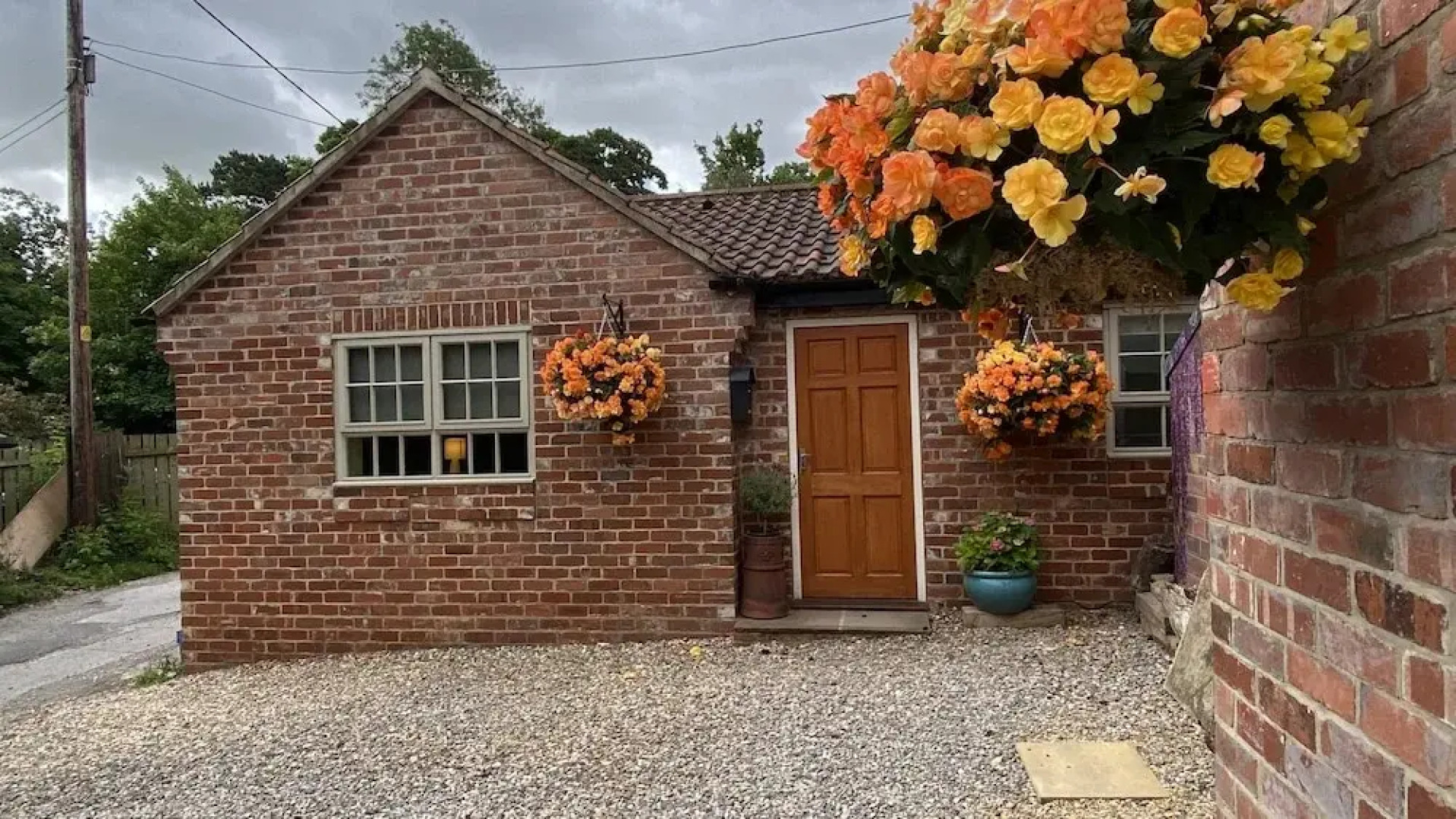 Private Annex, Parking, Wifi, 2mins to J48 A1 M1